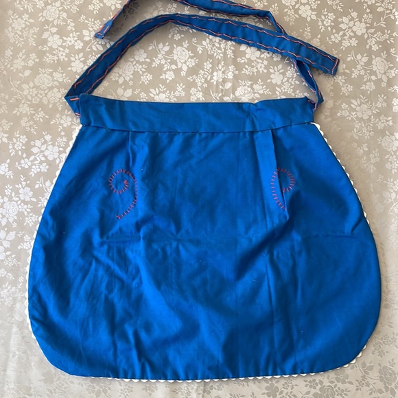 Two hand-embroidered, handmade half aprons, from Portugal. - Picture 5 of 6